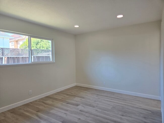 Building Photo - Renovated and Remodeled, New Driveway, New...