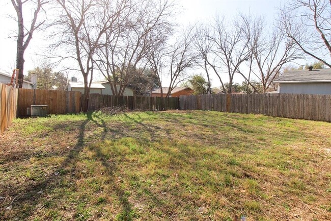 Building Photo - 6907 Stonleigh Pl