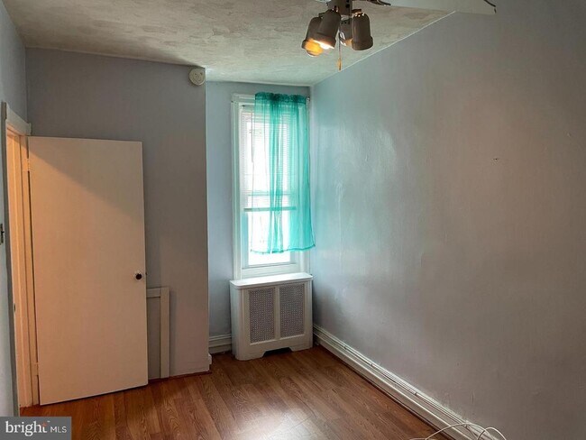 Building Photo - 2509 E Monmouth St