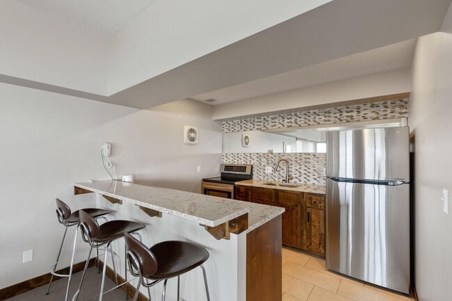 Building Photo - 2885 Knox Ave S