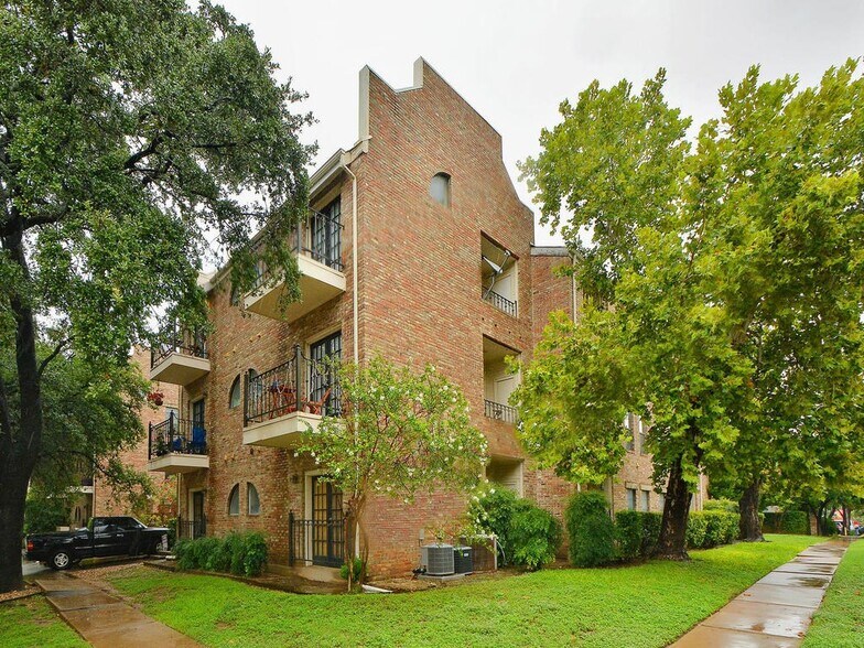 Building Photo - 2801 Rio Grande