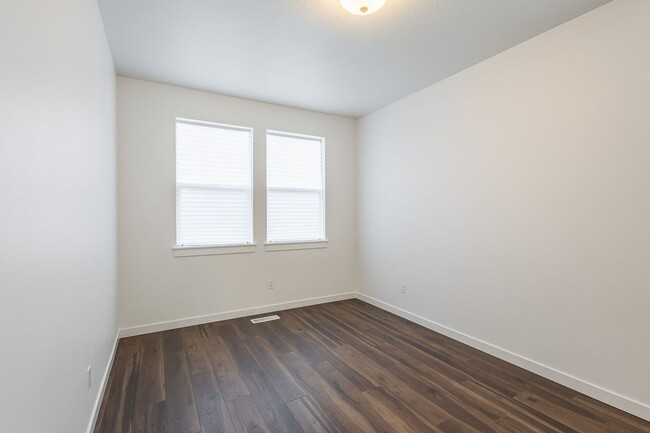 Building Photo - Brand New 3 bed 2.5 bath with flex room No...