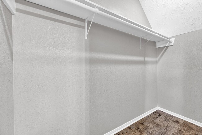 Building Photo - 4510 Beechcraft St