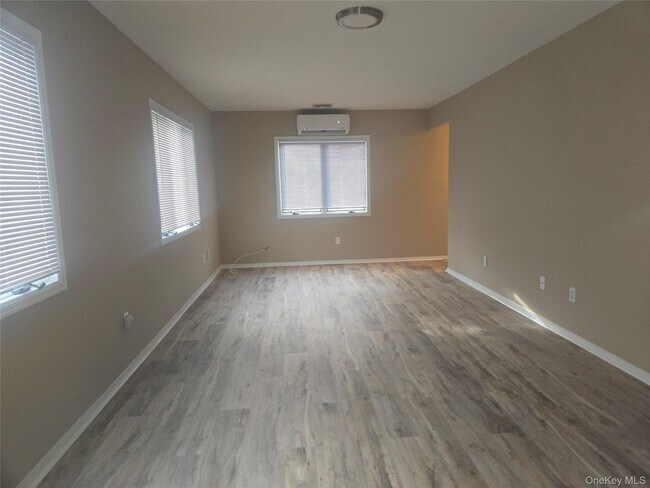 Building Photo - 19 Cardinal Ln