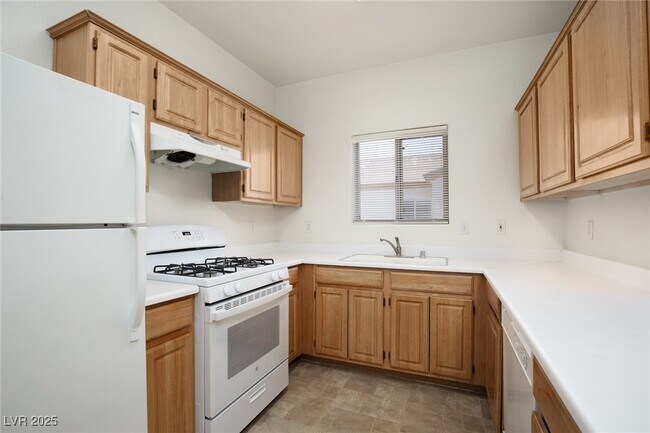 Building Photo - 5655 E Sahara Ave