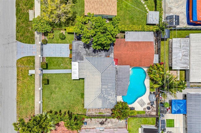 Building Photo - 7395 SW 39th St