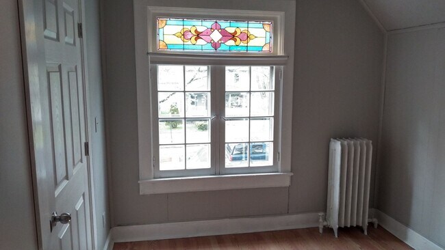 Building Photo - 720 N Chestnut Ave