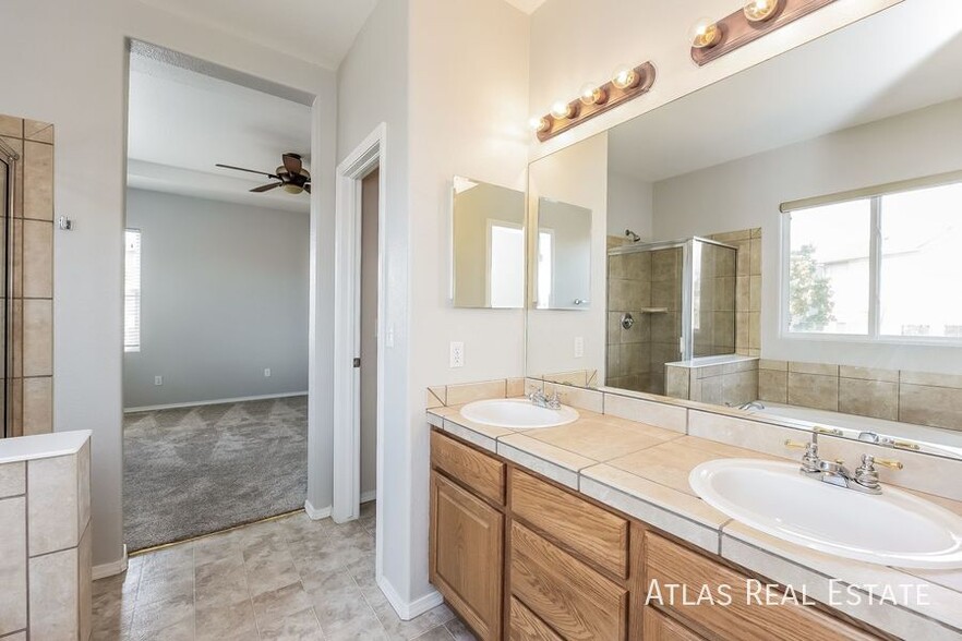 Building Photo - 7045 Wood Lily Dr