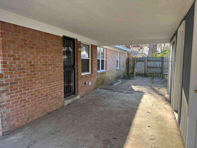 Building Photo - 1265 Broadmoor St