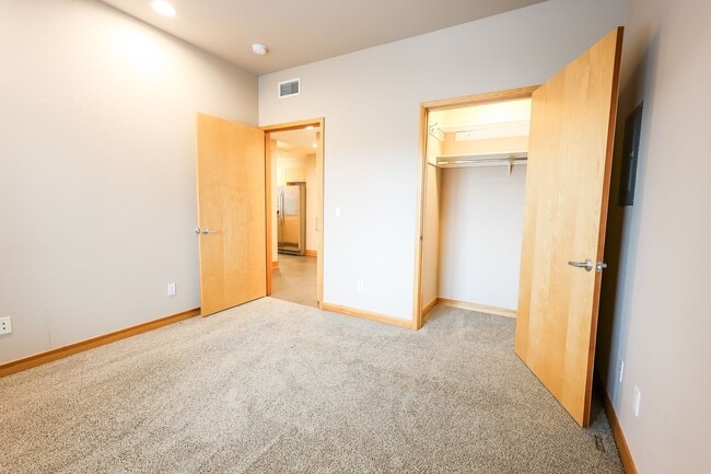 Building Photo - Charming 1 bdrm 1 bath Condo in Downtown V...