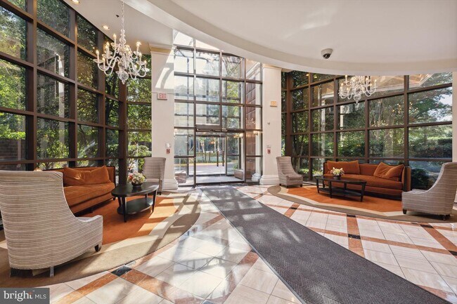 Building Photo - 10101 Grosvenor Pl