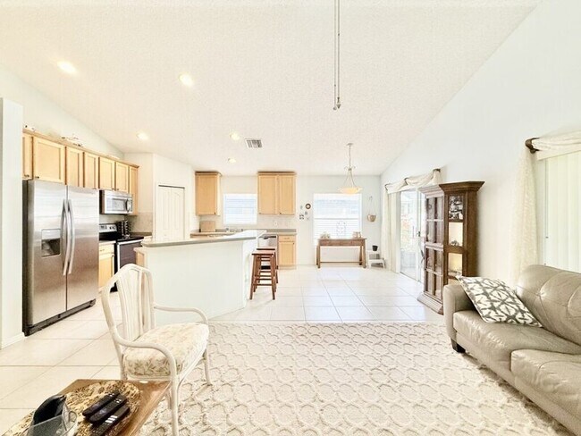 Building Photo - 854 Addison Dr NE