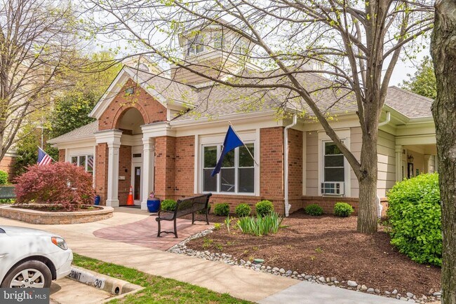 Building Photo - 2204 Westcourt Ln