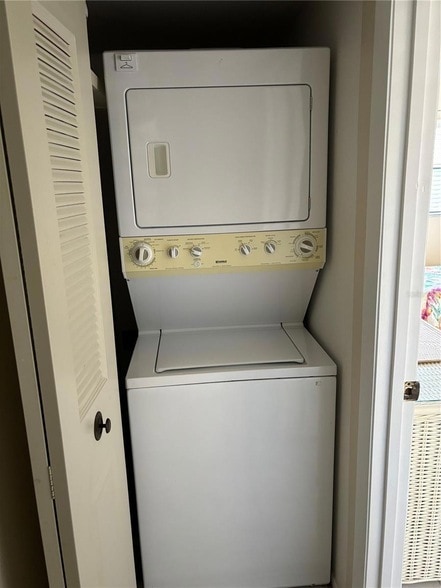 Building Photo - 750 Avenida Estancias