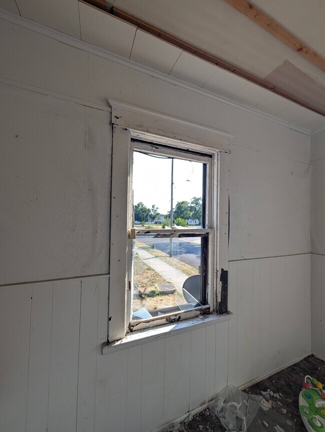 Building Photo - 422 S Louisa St