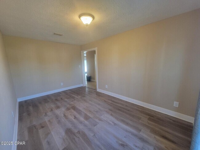 Building Photo - 3136 Lawton Ct