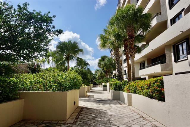 Building Photo - 151 Crandon Blvd