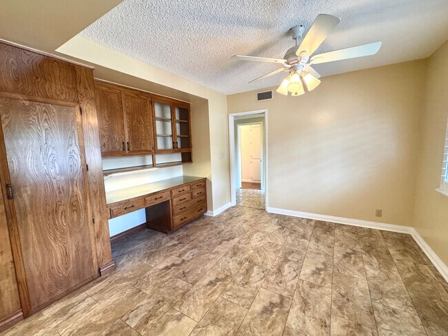 Building Photo - Light, Bright & Lovingly Maintained Claremont Home for Lease