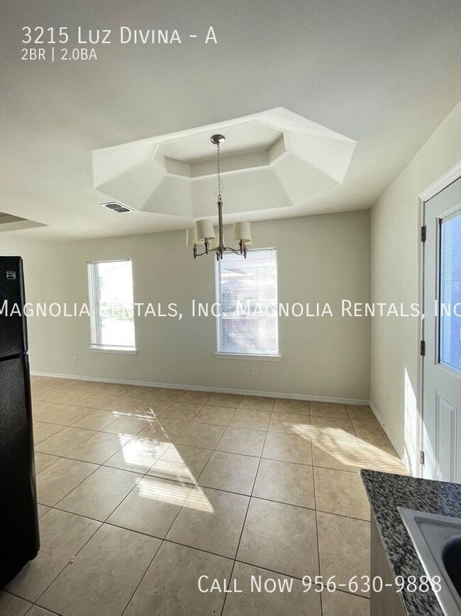 Building Photo - 3215 Luz Divina St