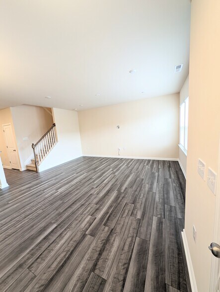 Building Photo - 5613 Edessa Ave