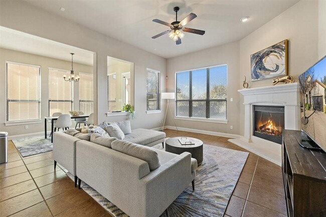 Building Photo - 2216 Gilia Dr