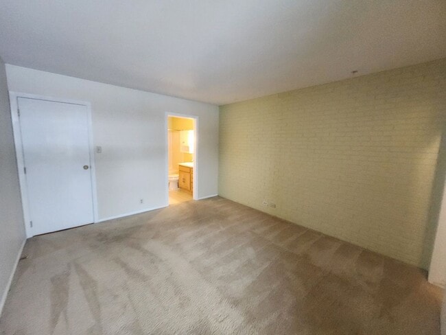 Building Photo - 112 Southglen Rd