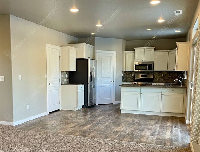 Building Photo - Rare 5 BR home in Southwest Redmond