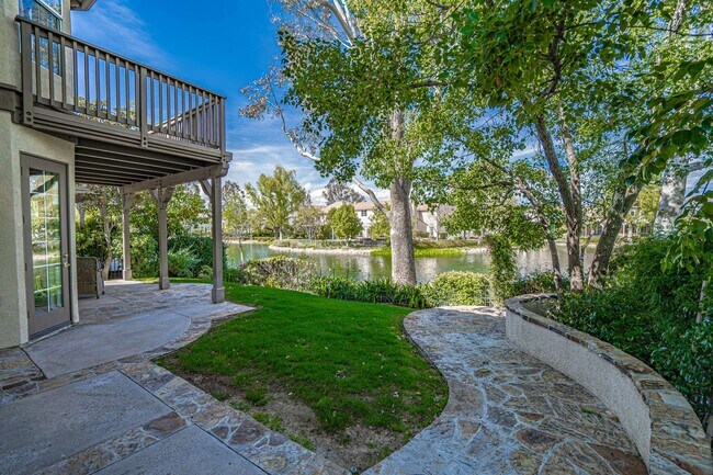 Building Photo - 4 Bedroom Home for Rent on the Lake at Bridgeport!