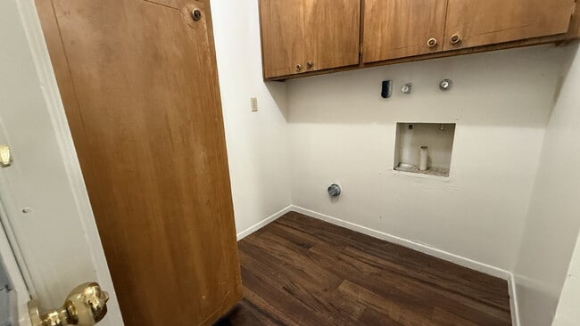 Building Photo - "Charming 2-Bed, 2-Bath Oasis in Phoenix - Your Cozy Retreat Awaits!"