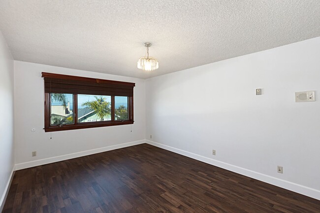 Building Photo - 4495 Brighton Ave