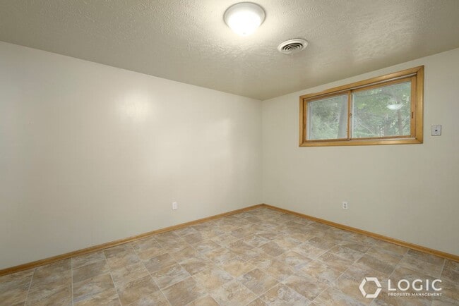 Building Photo - Beautiful Home in South Ogden!