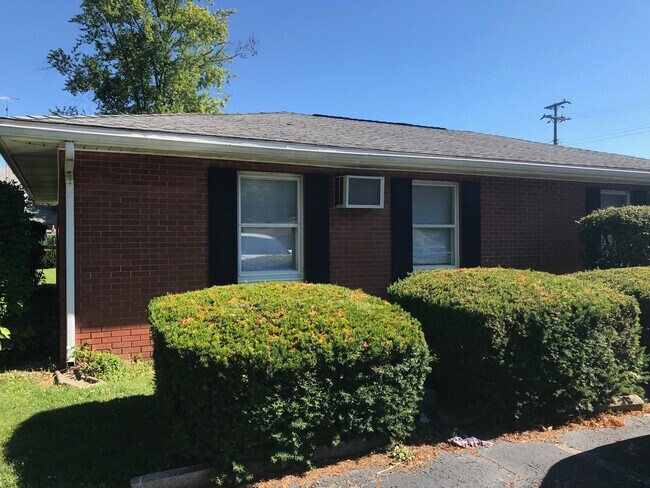 Primary Photo - 201 W Main St