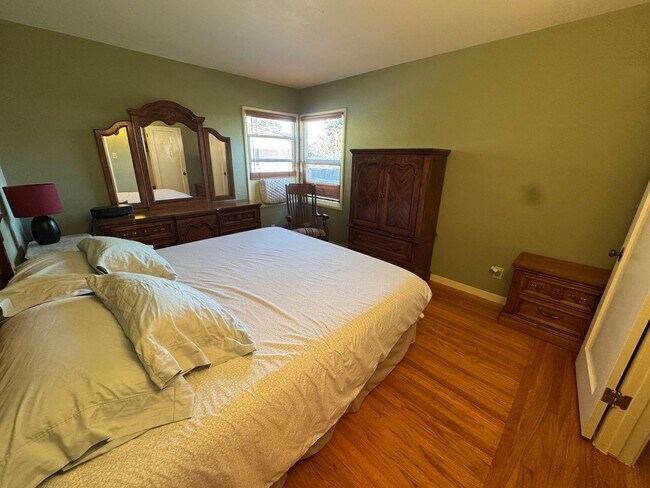Building Photo - Fully Furnished 3BED/2BATH SFH For Rent in the Desirable City of San Leandro, Ca!!!!