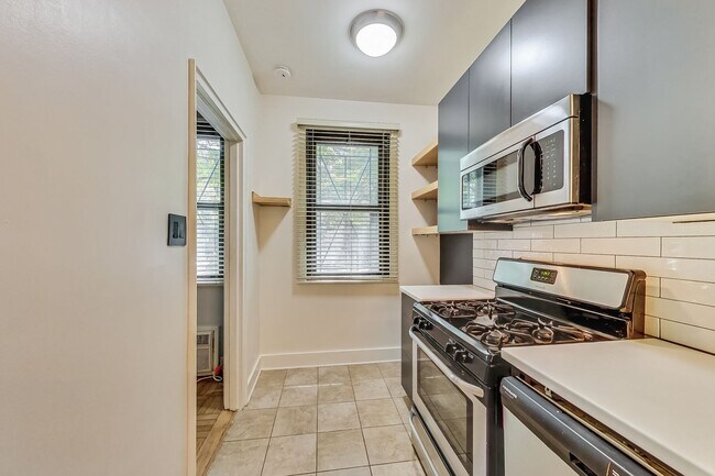 Building Photo - Stylish 1 Bedroom Condo in Foggy Bottom!