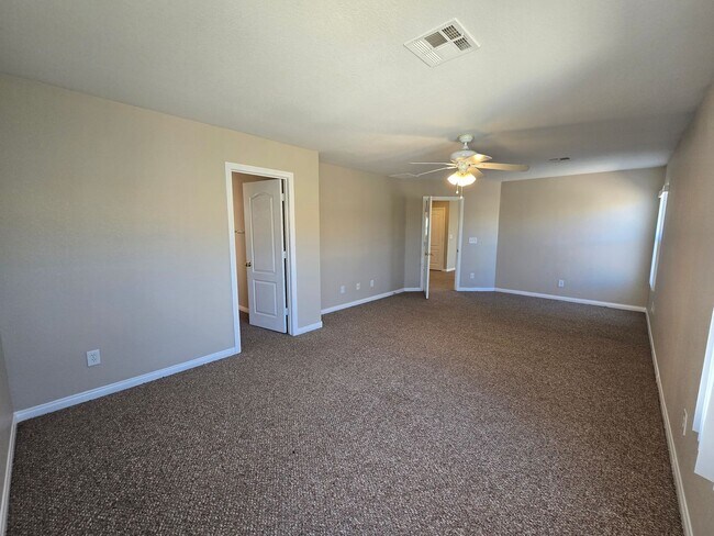 Building Photo - ****Two Weeks FREE RENT **** A Spacious 4 Bedroom House in Iron Mountain Ranch