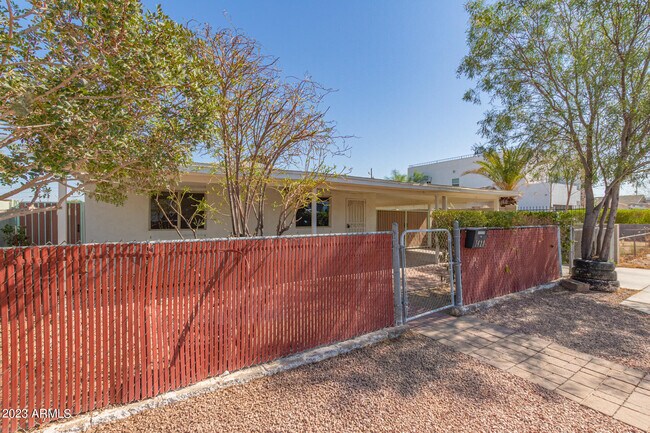 Primary Photo - 1429 S 10th Ave