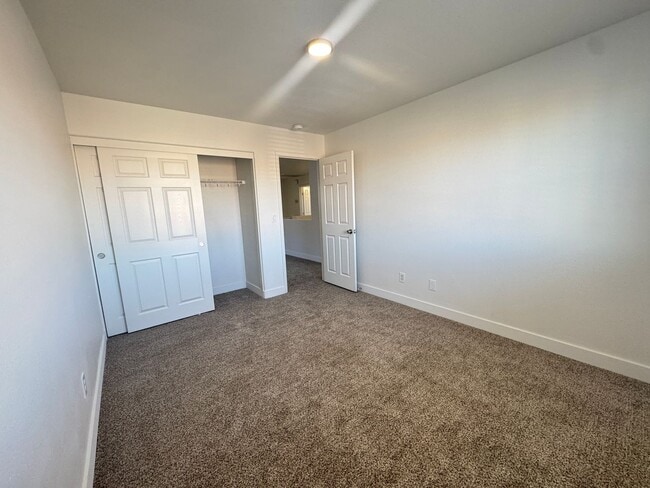 Building Photo - 6339 W Silver Ribbon Ct