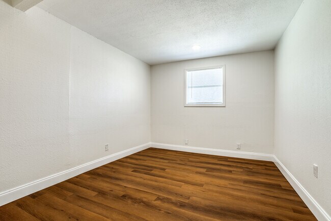 Building Photo - 13442 Flagstone Ln