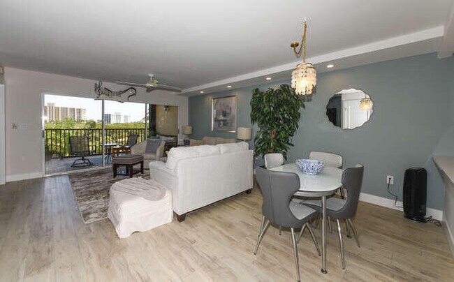 Building Photo - 275 Palm Ave