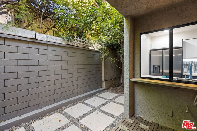 Building Photo - 1044 20th St