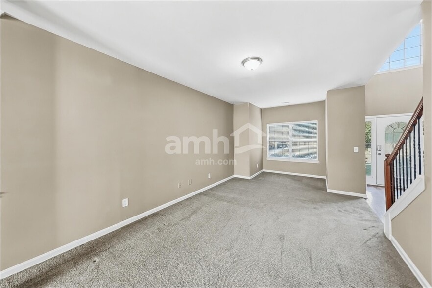 Building Photo - 4975 Hopewell Manor Dr