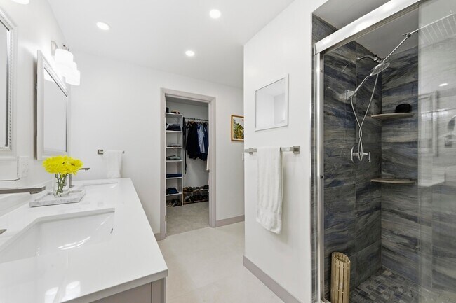 Building Photo - 137 Brackenwood Rd