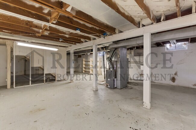 Building Photo - 1122 S Quentin St