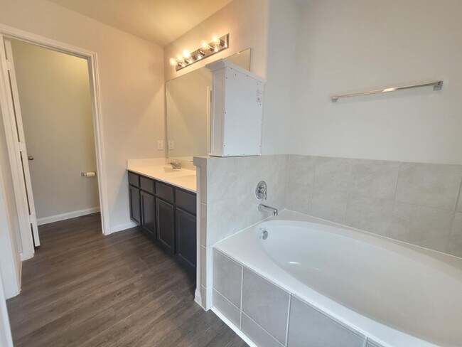 Building Photo - 18522 Barwon River Ct