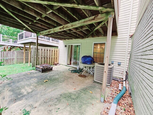 Building Photo - 435 Oakton Way