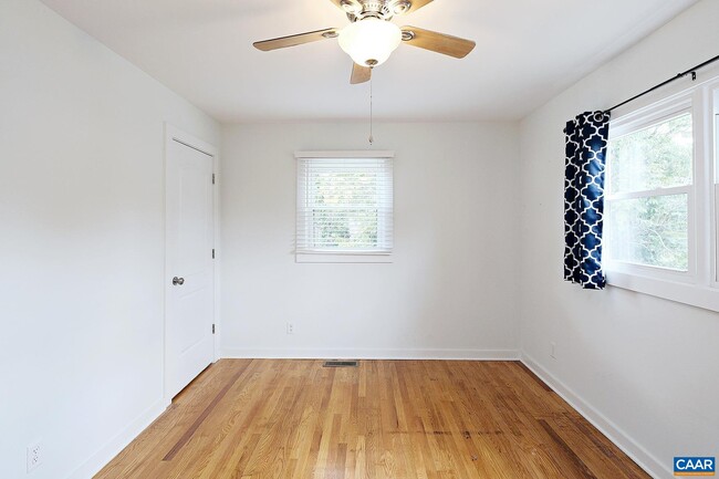Building Photo - 800 Blenheim Ave