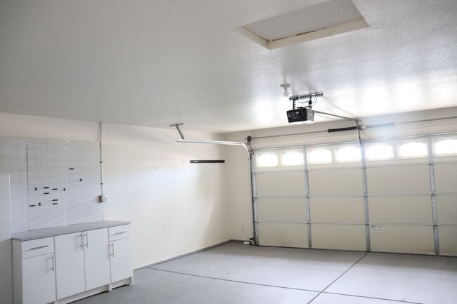 Building Photo - Three bedroom home in Canyon de Flores