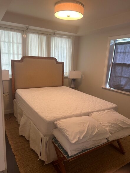 Building Photo - 840 1/2 Upland Road