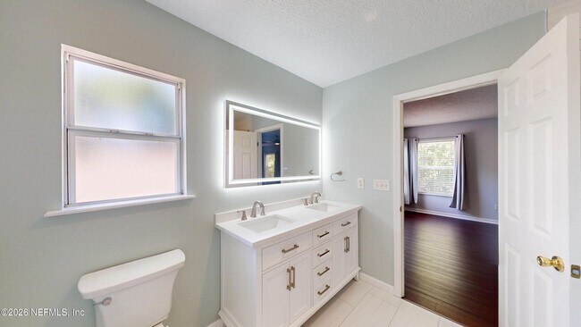 Building Photo - 1063 Collinswood Dr W