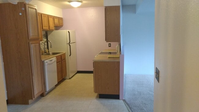Building Photo - QUAINT 2 Bed 1 Bath Apartment in Louisville-Available Now!